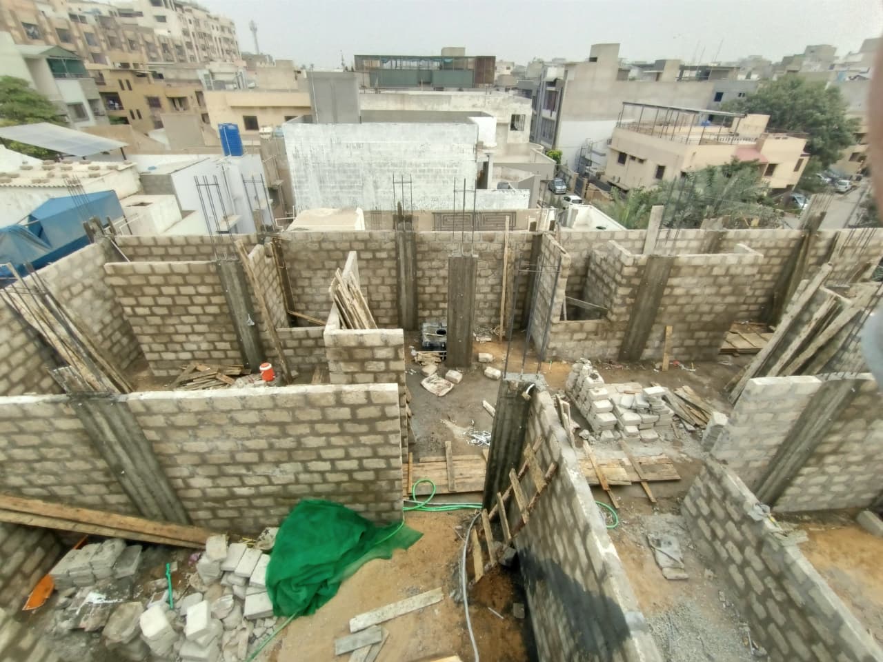 Professional new construction masonry work in progress by Etminaan Services, delivering reliable masonry services in Karachi.