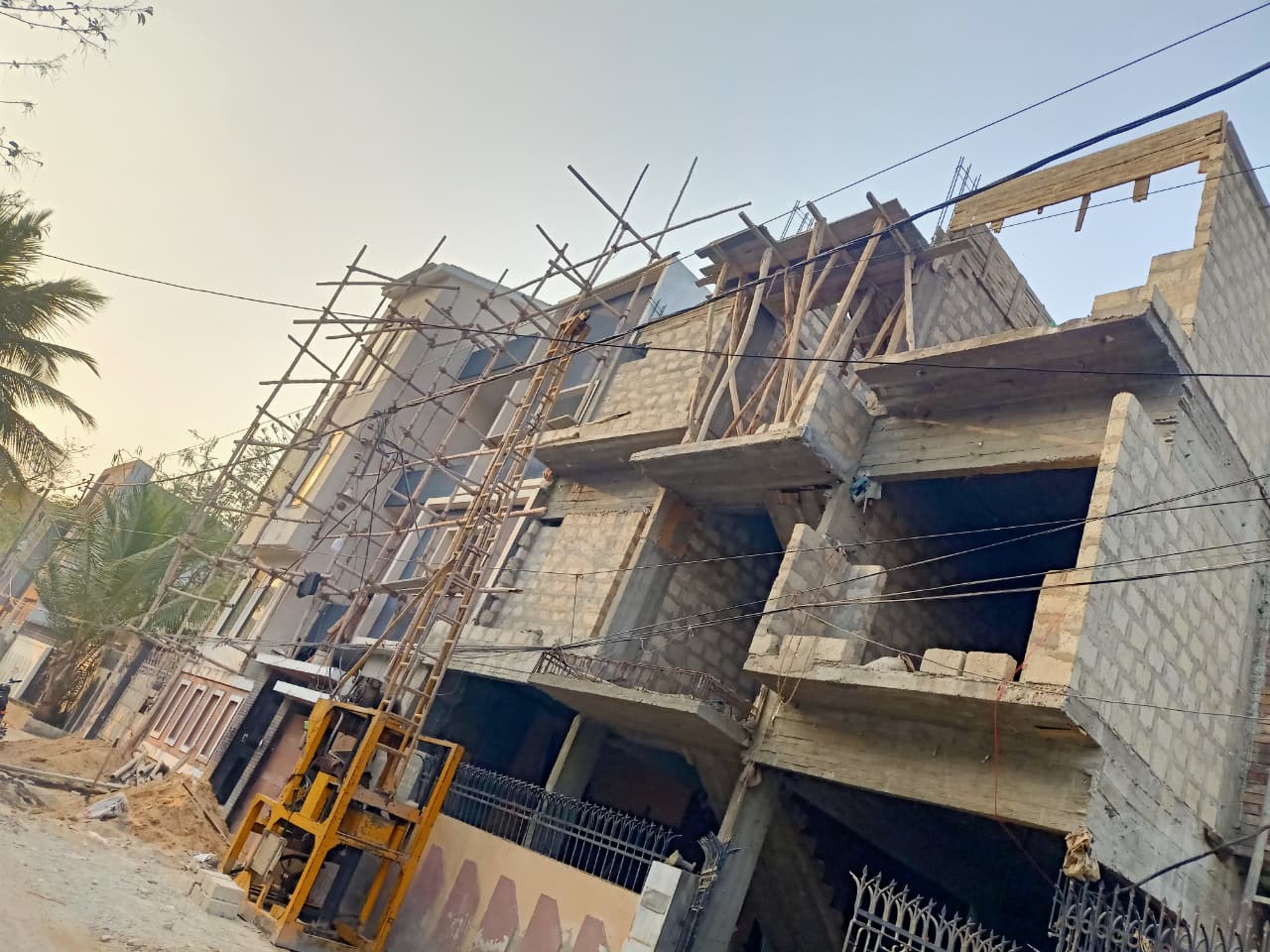 Professional new construction masonry work in progress by Etminaan Services, delivering reliable masonry services in Karachi.